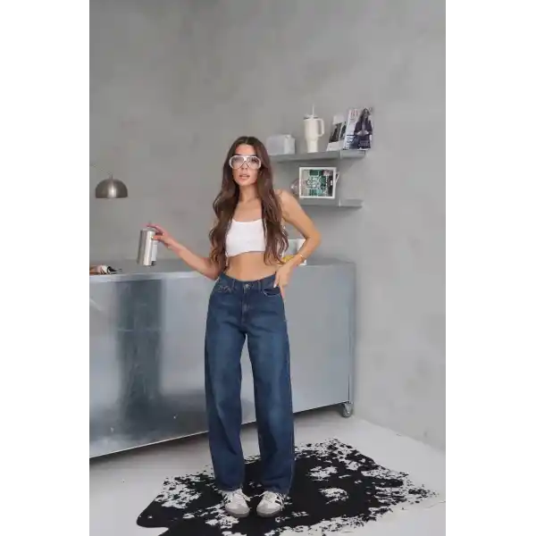 Arkadan tokalı jeans pantolon