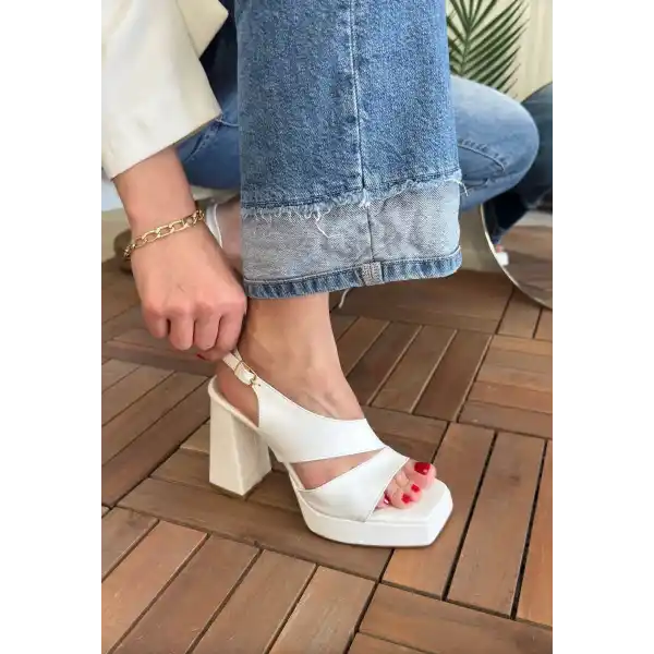 Cica Beyaz Cilt Topuklu Ayakkabı