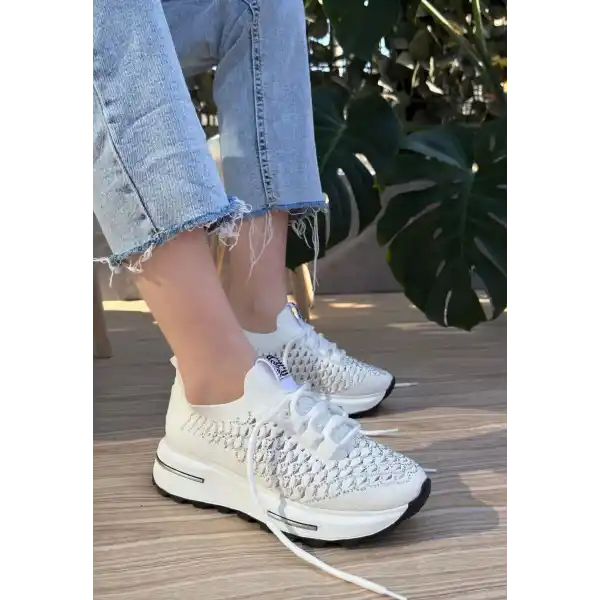 Cilla Beyaz Triko Boncuk İşlemeli Spor Ayakkabı