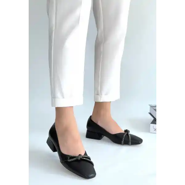 Estay Siyah Cilt Topuklu Ayakkabı