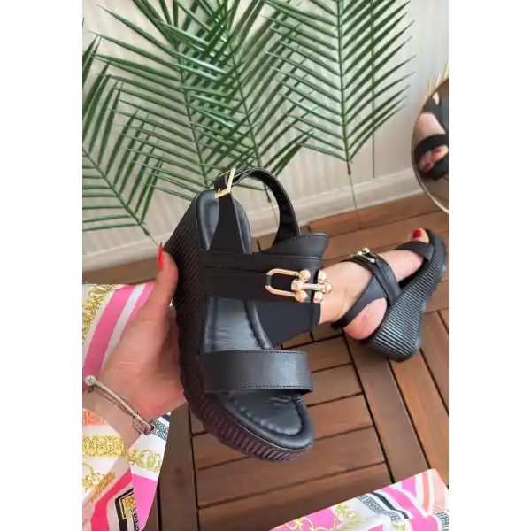 Gitay Siyah Cilt Dolgu Topuk Sandalet