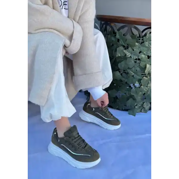 Imkea Yeşil Süet Gümüş Detaylı Spor Ayakkabı