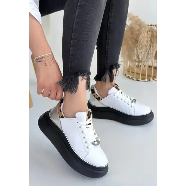 Jista Beyaz Cilt Siyah Tabanlı Bağcıklı Spor Ayakkabı