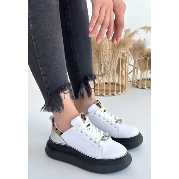 Jista Beyaz Cilt Siyah Tabanlı Bağcıklı Spor Ayakkabı