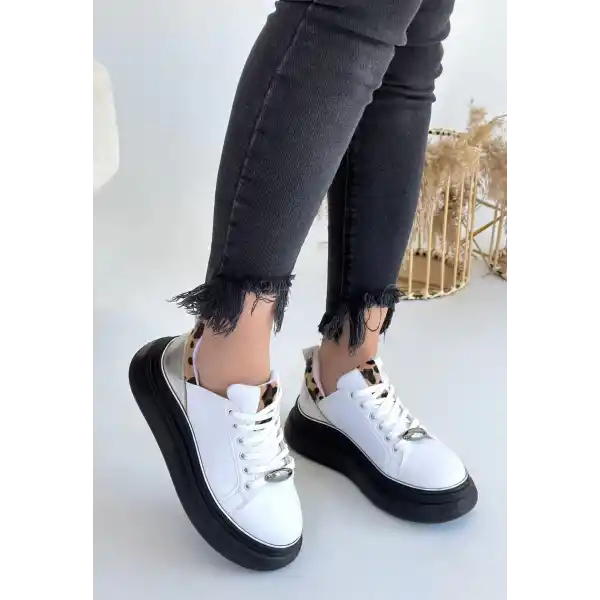 Jista Beyaz Cilt Siyah Tabanlı Bağcıklı Spor Ayakkabı