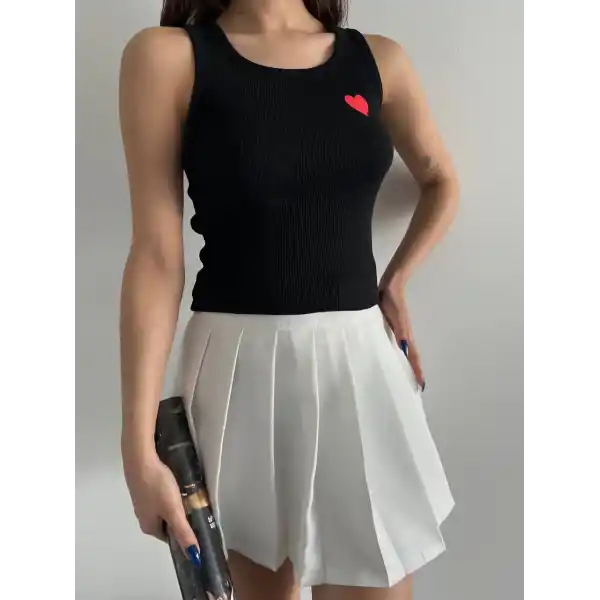 Kalp nakışlı atlet