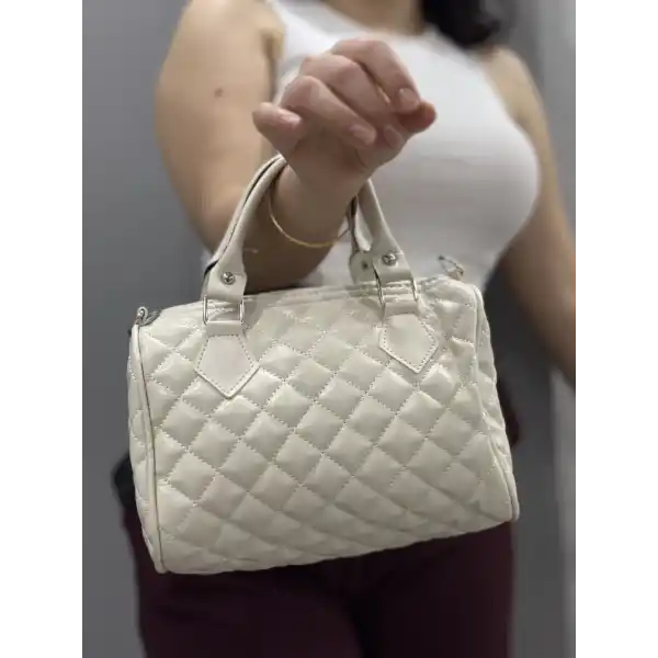 Kapaksız kapitone krem cilt çanta