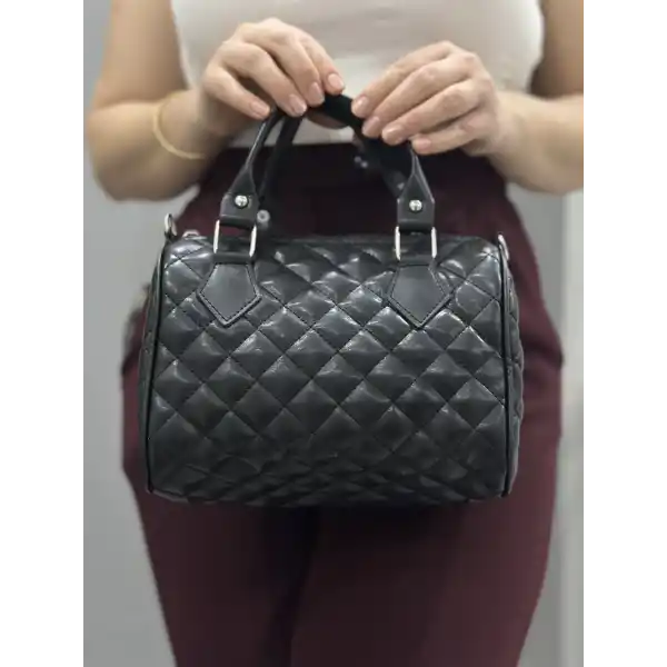 Kapaksız kapitone siyah cilt çanta