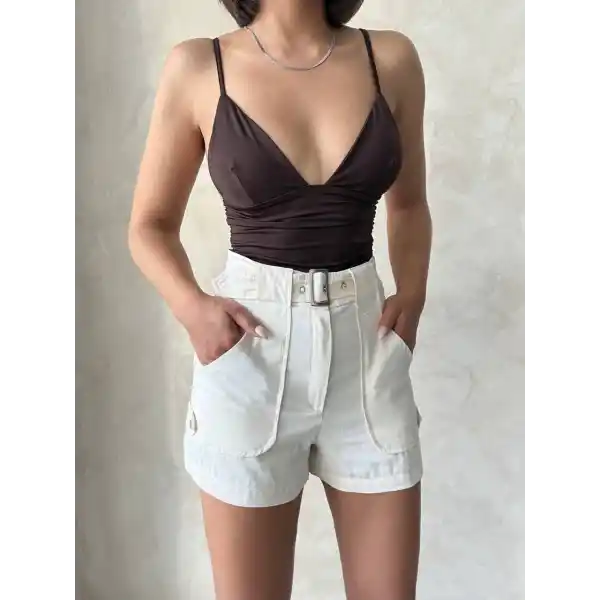 Kemer detaylı gabardin şort krem s25289