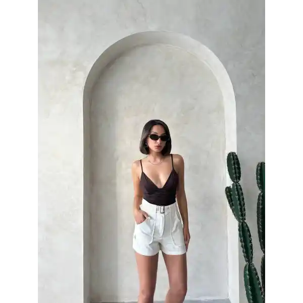 Kemer detaylı gabardin şort krem s25289