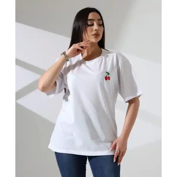 Kiraz işlemeli tişört