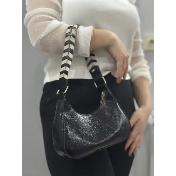 Kraş siyah cilt çanta