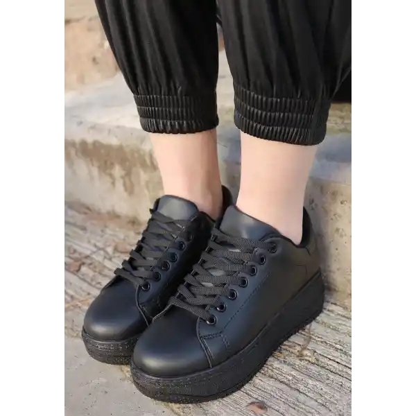 Leran Siyah Cilt Bağcıklı Spor Ayakkabı