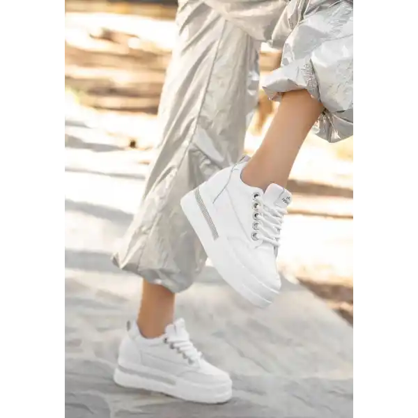 Lulu Beyaz Cilt Bağcıklı Spor Ayakkabı