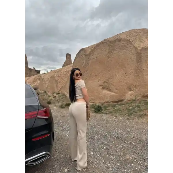 Madonna yaka bol paça pantolonlu takım