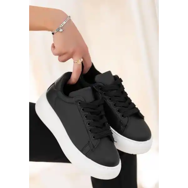 Nommi Siyah Cilt Bağcıklı Spor Ayakkabı