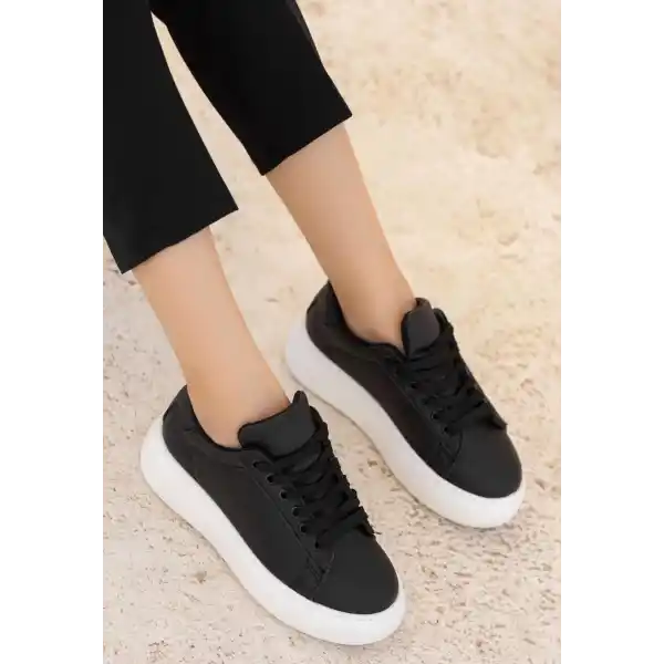 Nommi Siyah Cilt Bağcıklı Spor Ayakkabı