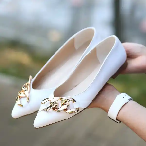 Popi Beyaz Cilt Zincirli Babet Ayakkabı