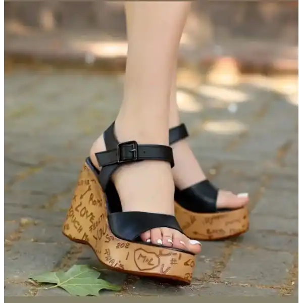 Riboy Siyah Cilt Dolgu Topuk Sandalet