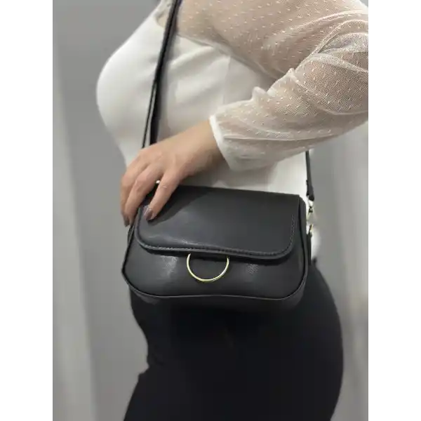 Siyah cilt mossi çanta