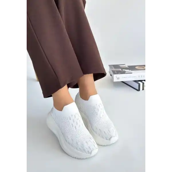 Soord Beyaz Triko Boncuk İşlemeli Spor Ayakkabı