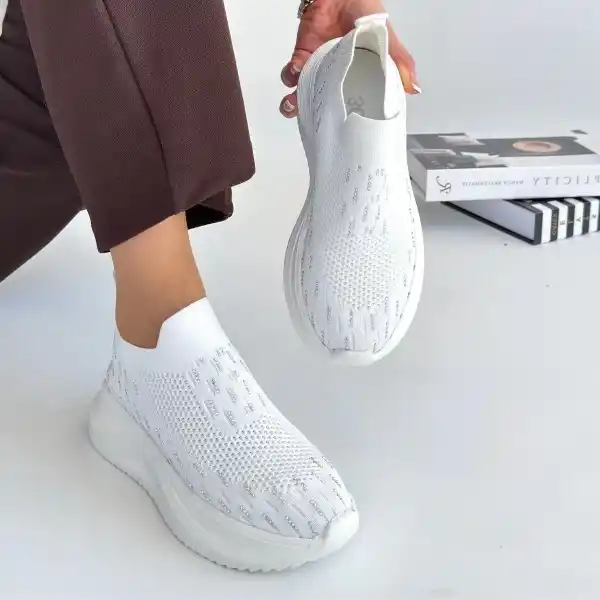 Soord Beyaz Triko Boncuk İşlemeli Spor Ayakkabı