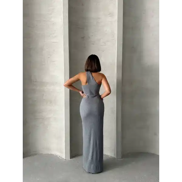 Tek omuz pliseli elbise