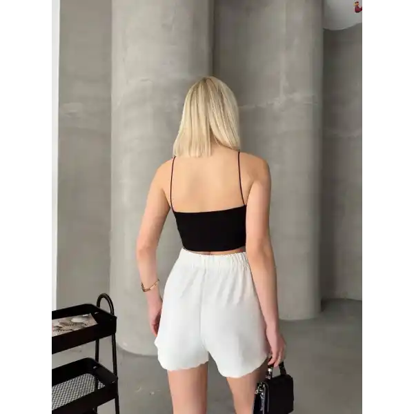 Tek yırtmajlı şort etek