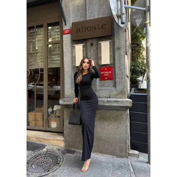 Uzun kollu uzun elbise