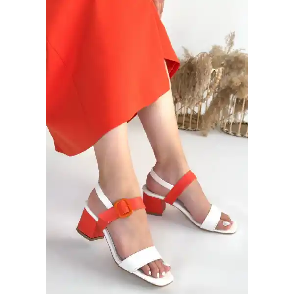 Year Beyaz Cilt Turuncu Detaylı Topuklu Ayakkabı