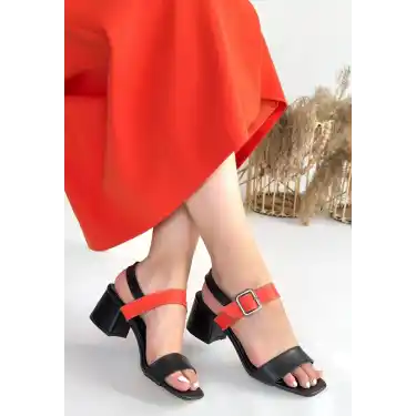 Year Siyah Cilt Turuncu Detaylı Siyah Topuklu Ayakkabı