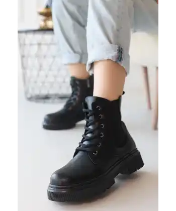 Daum Siyah Cilt Bağcıklı Bot