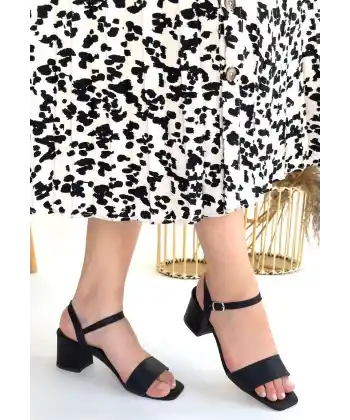 Feori Siyah Cilt Simli Topuklu Ayakkabı