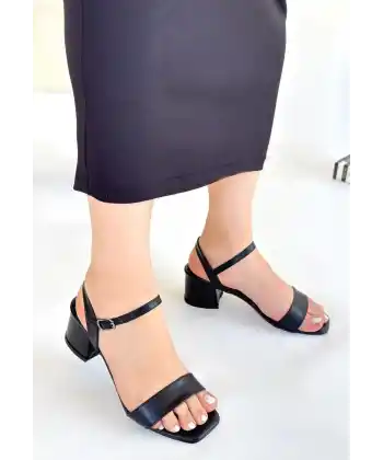 Feori Siyah Cilt Topuklu Ayakkabı