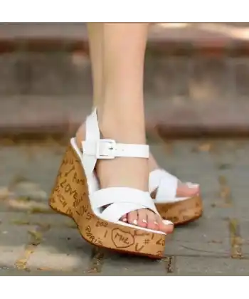 Kenja Beyaz Cilt Dolgu Topuk Sandalet