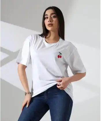 Kiraz işlemeli tişört