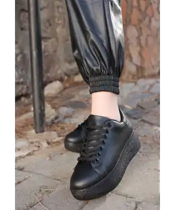 Leran Siyah Cilt Bağcıklı Spor Ayakkabı