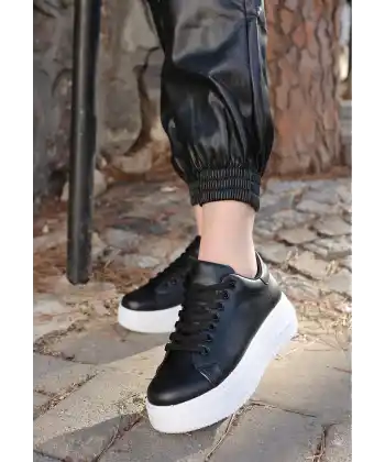 Leran Siyah Cilt Beyaz Tabanlı Bağcıklı Spor Ayakkabı