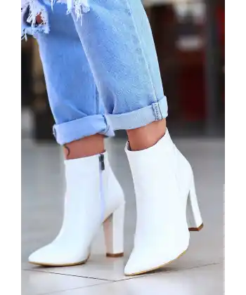 Loora Beyaz Rugan Desenli Topuklu Bot