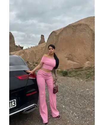 Madonna yaka bol paça pantolonlu takım