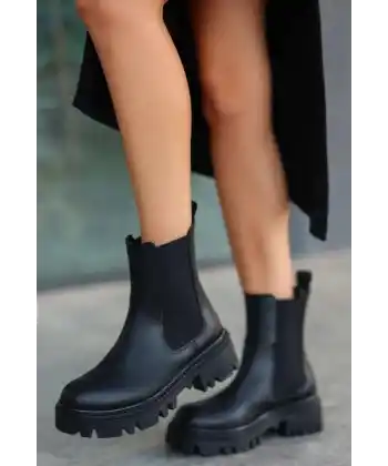 Ninle Siyah Cilt Topuklu Bot