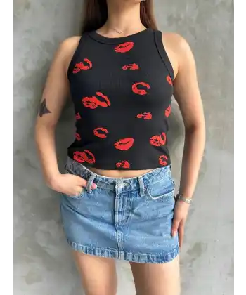 Öpücük baskılı bluz