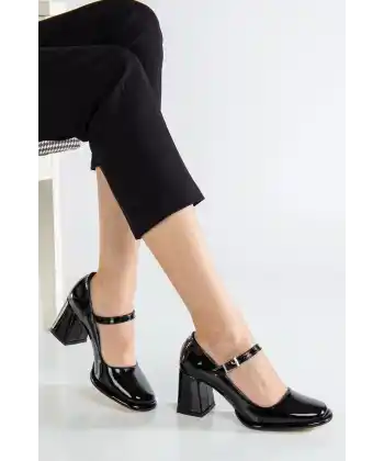 Puar Siyah Rugan Topuklu Ayakkabı