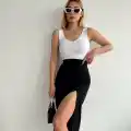 Büzgülü uzun yırtmaçlı midi boy etek siyah