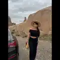 Madonna yaka bol paça pantolonlu takım