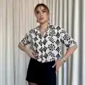Siyah beyaz baskılı crop gömlek