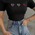 Üçlü kalp nakışlı bluz