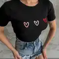 Üçlü kalp nakışlı bluz