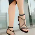 Yulia Siyah Rugan Topuklu Ayakkabı