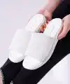 Claris Beyaz Örgü Terlik